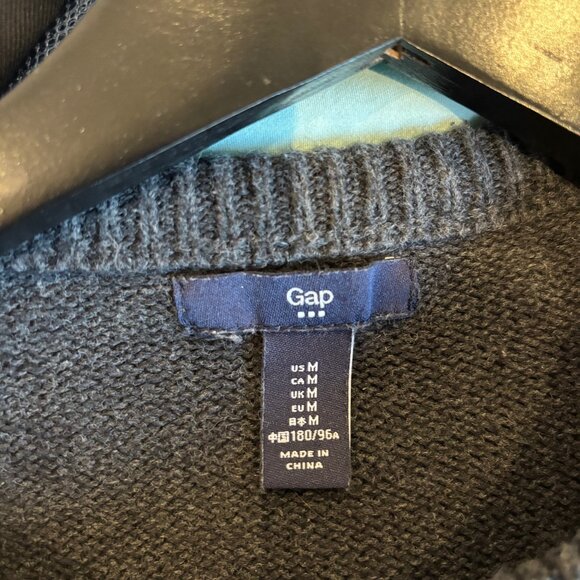 Cozy GAP Winter Sweater - Picture 3 of 3